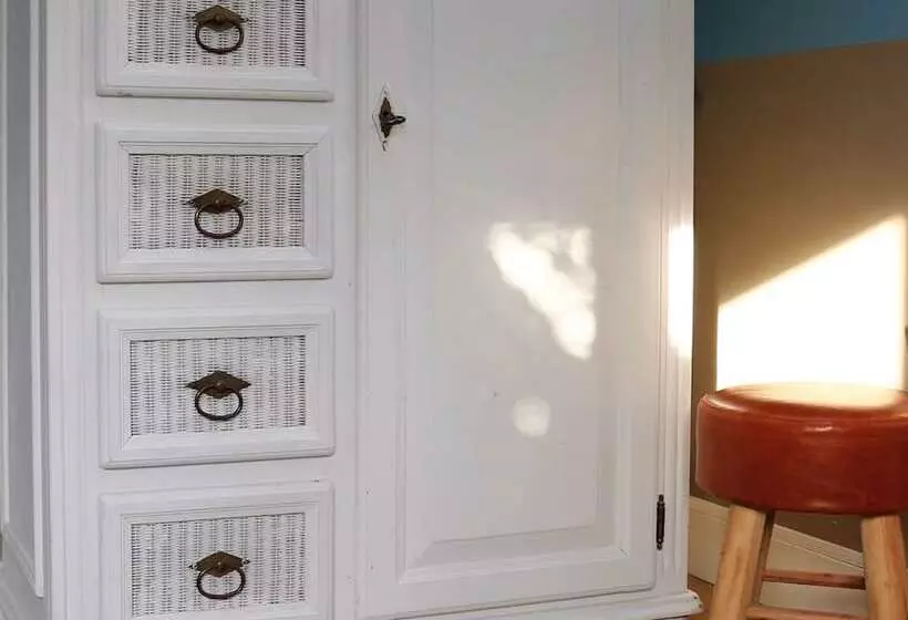 Majatalo Guesthouse Fleur De Lis