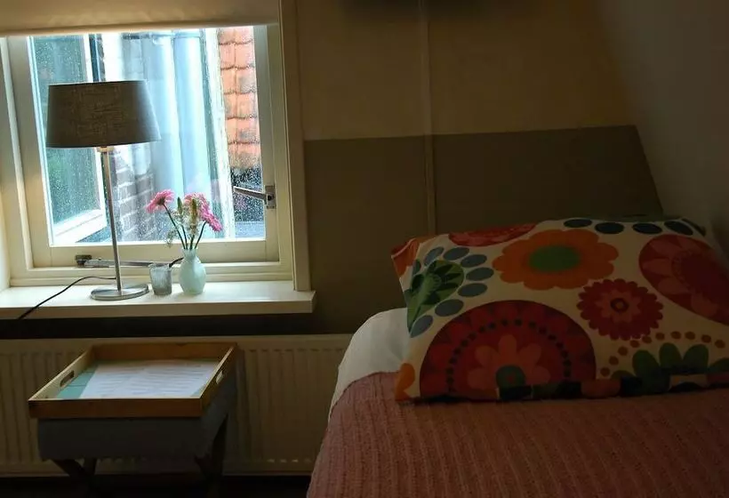 Majatalo Guesthouse Fleur De Lis