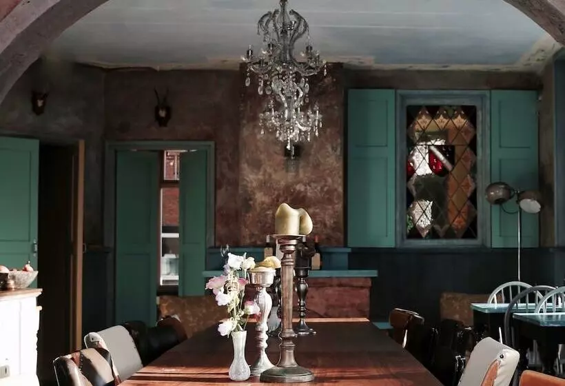 Majatalo Guesthouse Fleur De Lis