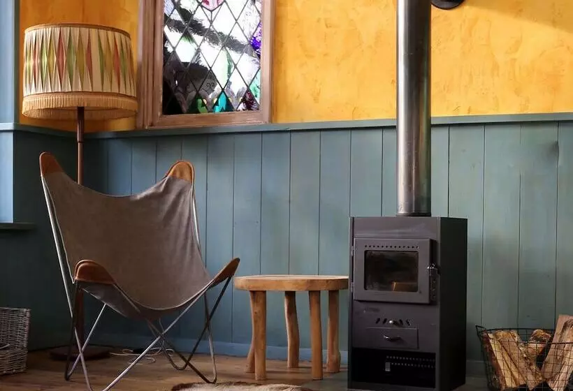 Majatalo Guesthouse Fleur De Lis