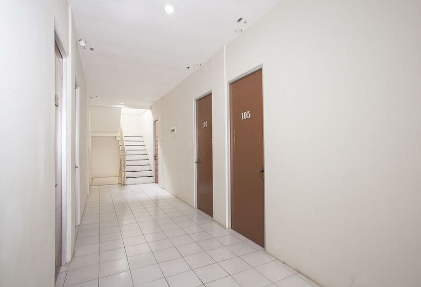 بنسيون Reddoorz Plus Near Galaxy Mall