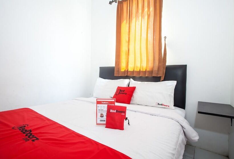 بنسيون Reddoorz Plus Near Galaxy Mall