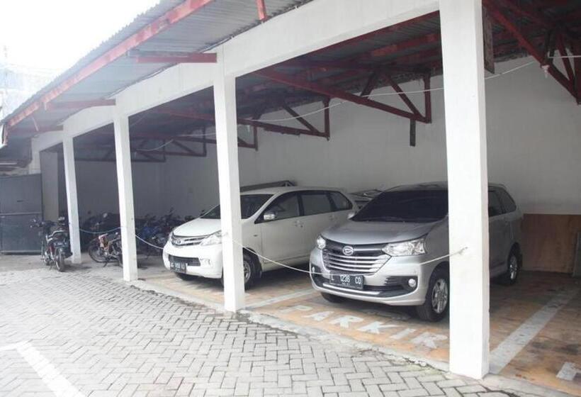 بنسيون Reddoorz Plus Near Galaxy Mall