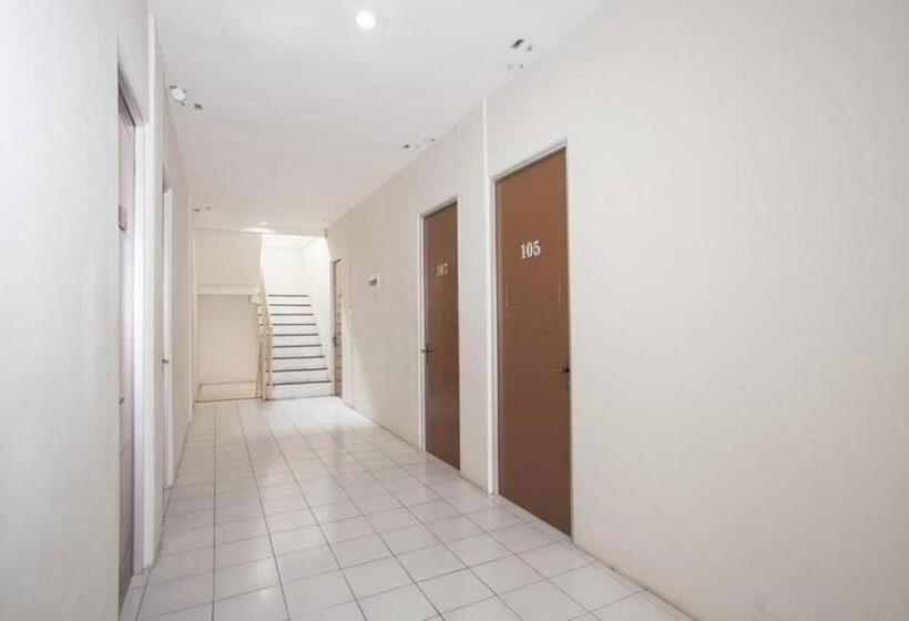 بنسيون Reddoorz Plus Near Galaxy Mall