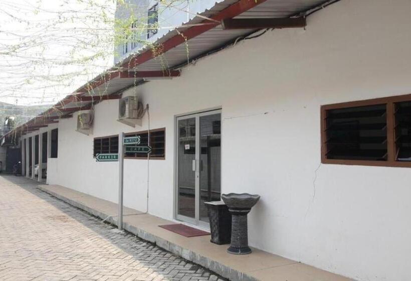 بنسيون Reddoorz Plus Near Galaxy Mall