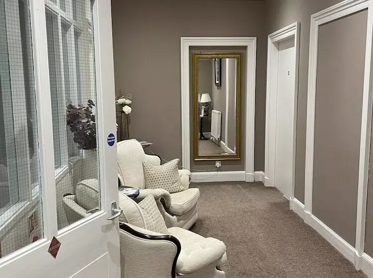 ペンション The Claymore Guest House And Apartments