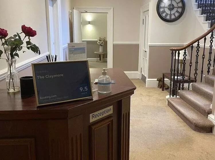 ペンション The Claymore Guest House And Apartments