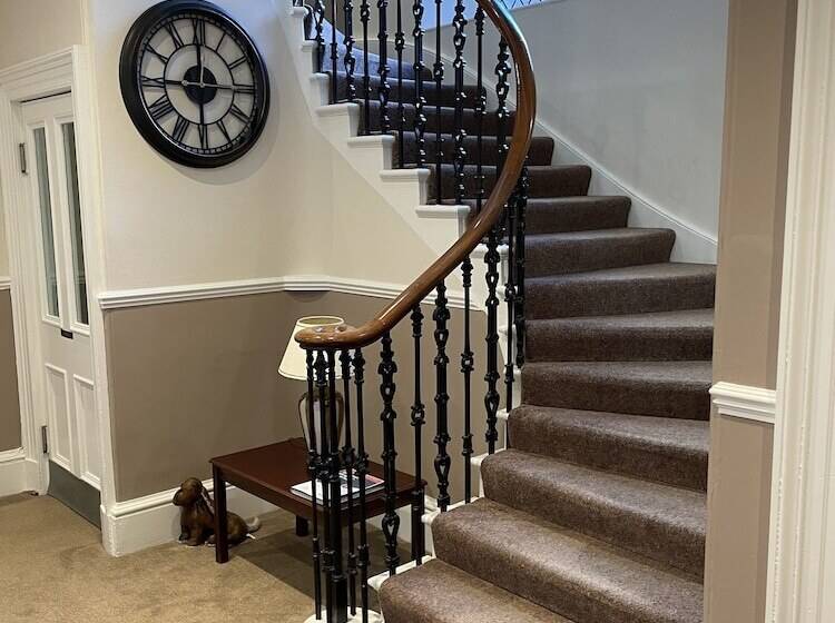 Pansiyon The Claymore Guest House And Apartments