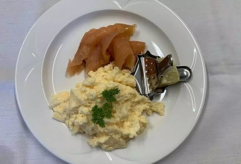 ペンション The Claymore Guest House And Apartments