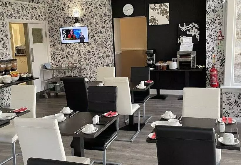 ペンション The Claymore Guest House And Apartments