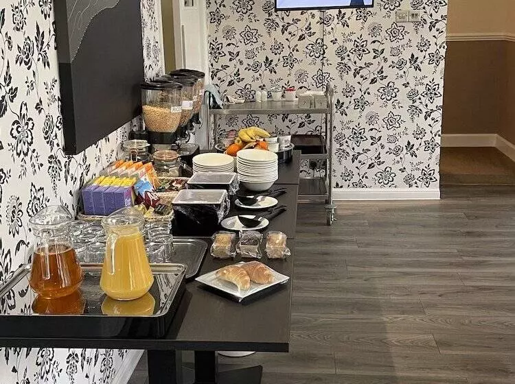 ペンション The Claymore Guest House And Apartments