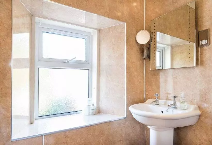 ペンション The Claymore Guest House And Apartments