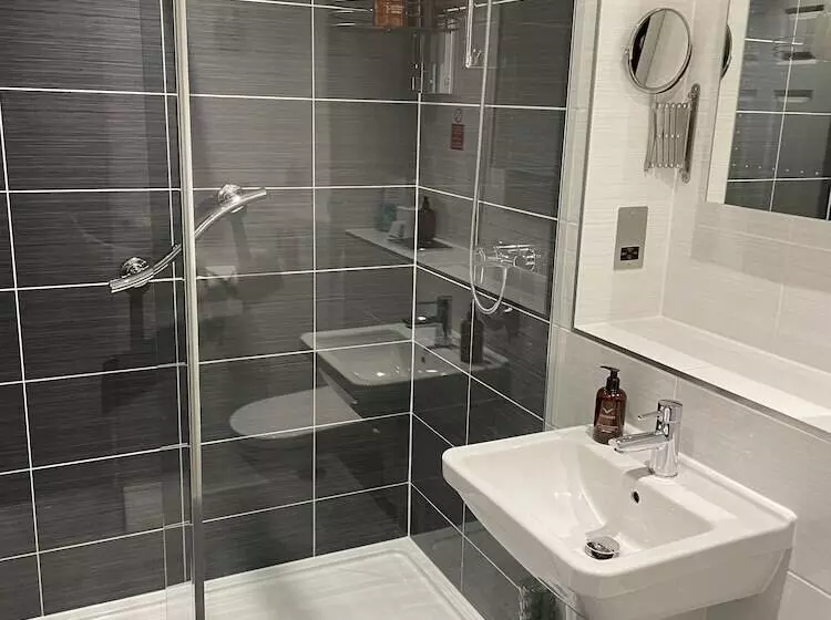 ペンション The Claymore Guest House And Apartments