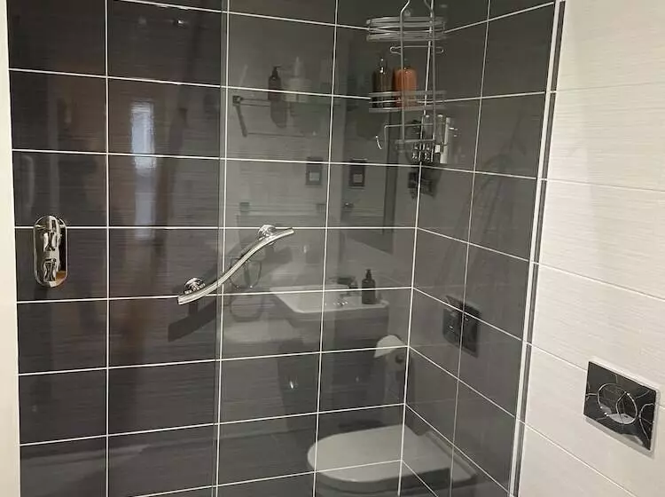 ペンション The Claymore Guest House And Apartments