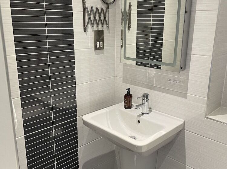 Pansiyon The Claymore Guest House And Apartments