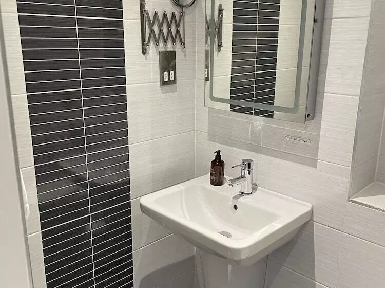 ペンション The Claymore Guest House And Apartments