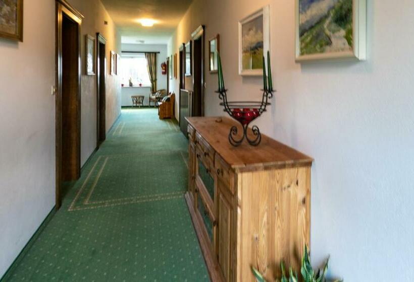 ベッドアンドブレックファースト Pension Bergfried