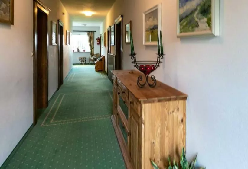 ベッドアンドブレックファースト Pension Bergfried