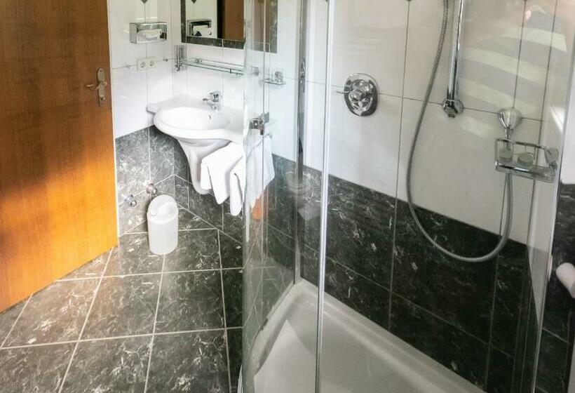 ベッドアンドブレックファースト Pension Bergfried