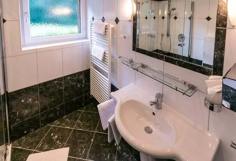 ベッドアンドブレックファースト Pension Bergfried