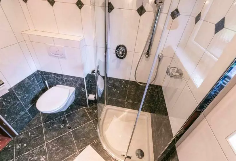 ベッドアンドブレックファースト Pension Bergfried