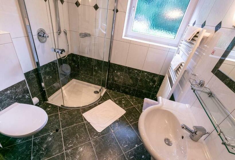 ベッドアンドブレックファースト Pension Bergfried