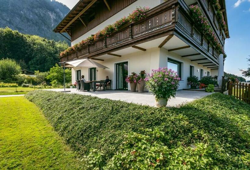 ベッドアンドブレックファースト Pension Bergfried