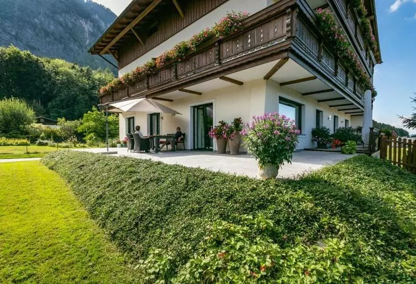 ベッドアンドブレックファースト Pension Bergfried