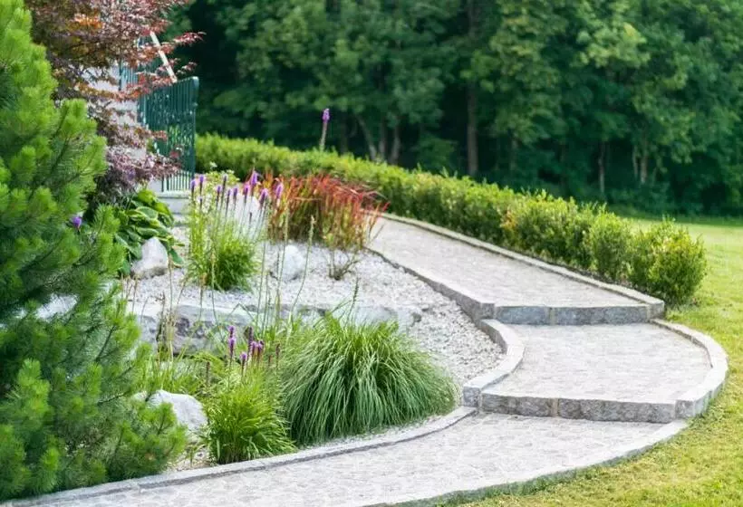 ベッドアンドブレックファースト Pension Bergfried