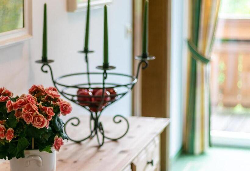 ベッドアンドブレックファースト Pension Bergfried