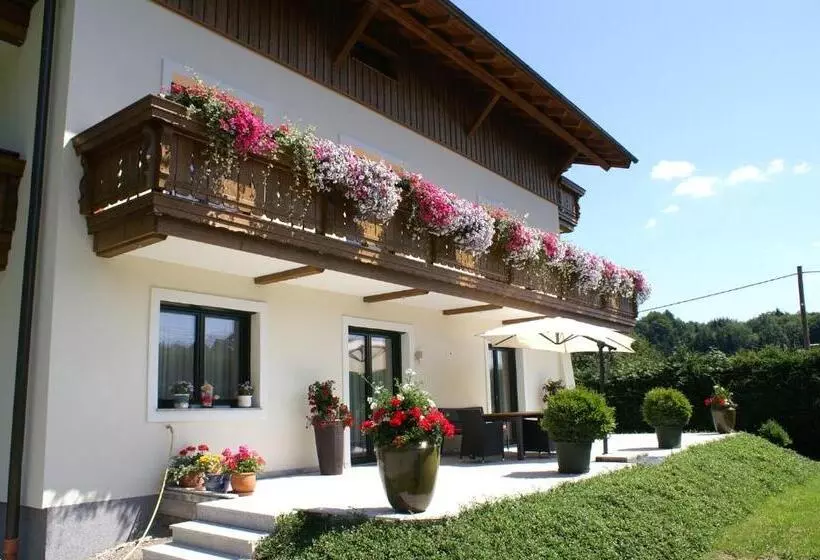 ベッドアンドブレックファースト Pension Bergfried