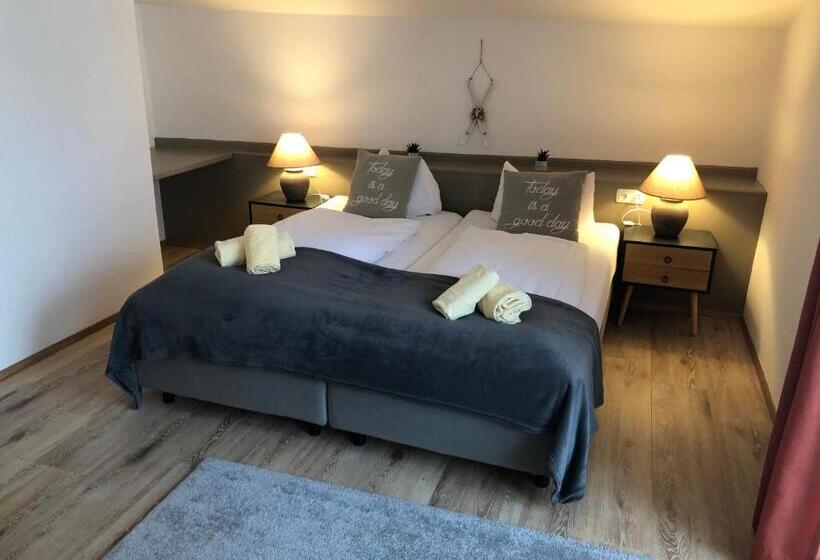 بنسيون Magali S, Bed & Breakfast   Inclusive Summer Card