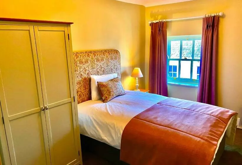 ペンション Befani's Mediterranean Restaurant & Townhouse