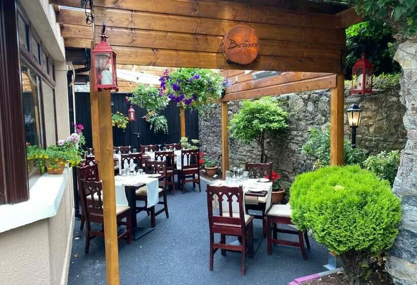 ペンション Befani's Mediterranean Restaurant & Townhouse