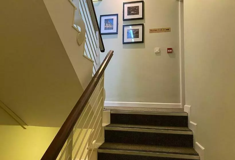 ペンション Befani's Mediterranean Restaurant & Townhouse