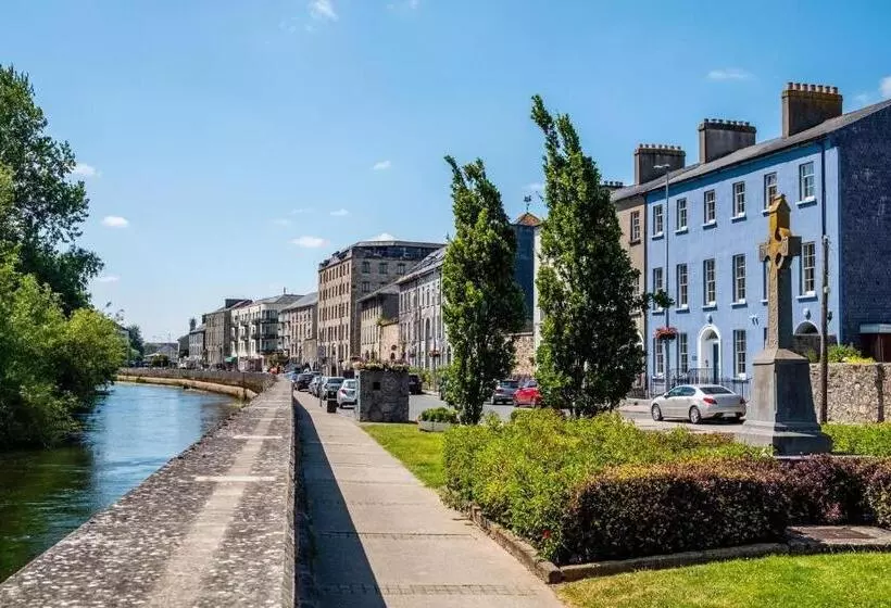 ペンション Befani's Mediterranean Restaurant & Townhouse