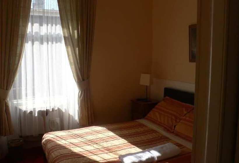 پانسیون Drumorne Guest House