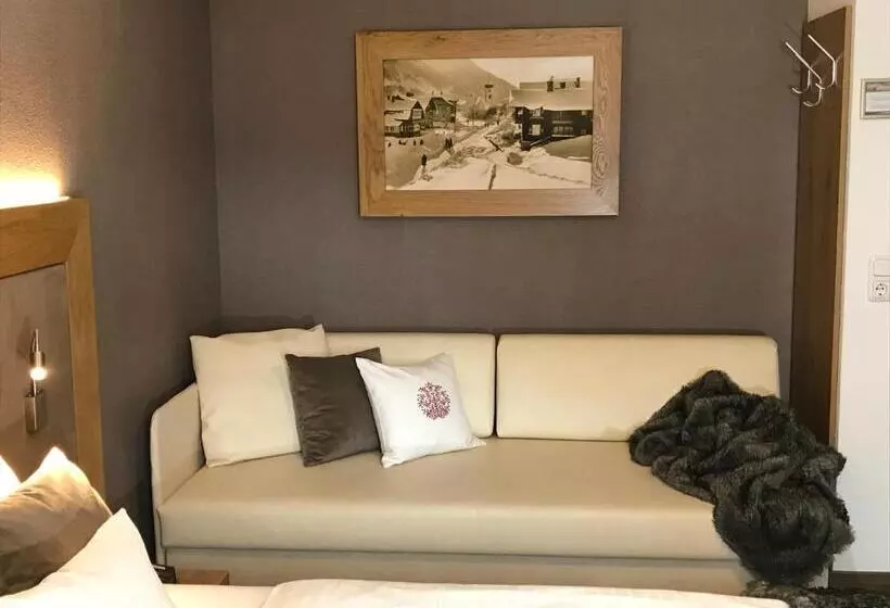 ペンション Haus Zangerl