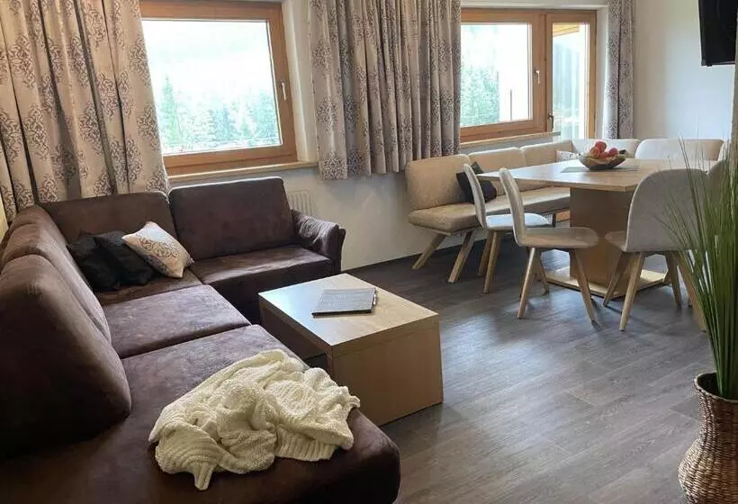 ペンション Haus Zangerl