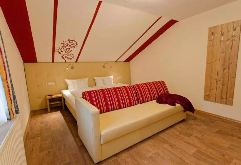 ペンション Haus Zangerl