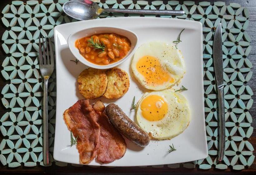 بنسيون Hlulala Guest House