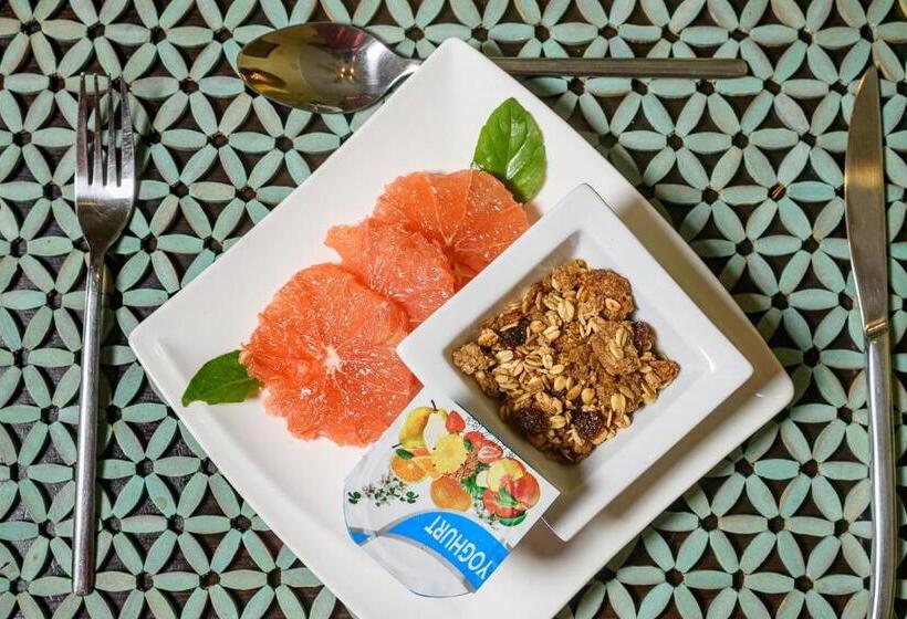 بنسيون Hlulala Guest House