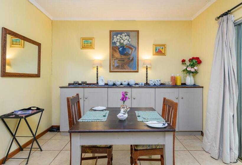 بنسيون Hlulala Guest House