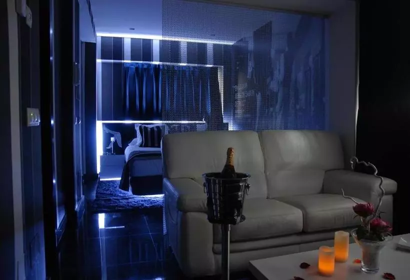 پانسیون Hostal Boutique Suites Betancourt