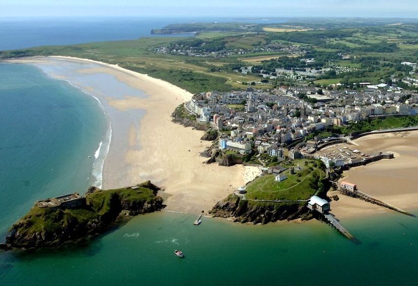 ペンション New Overlander Inn