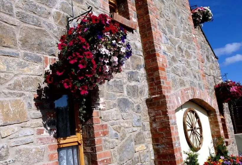 Majatalo New Overlander Inn