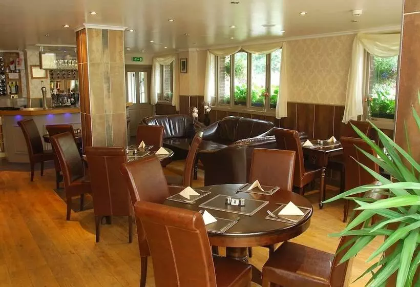 Majatalo New Overlander Inn