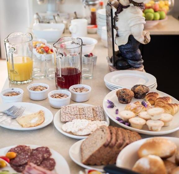 بنسيون Plumwood Boutique Hotel By The Living Journey Collection