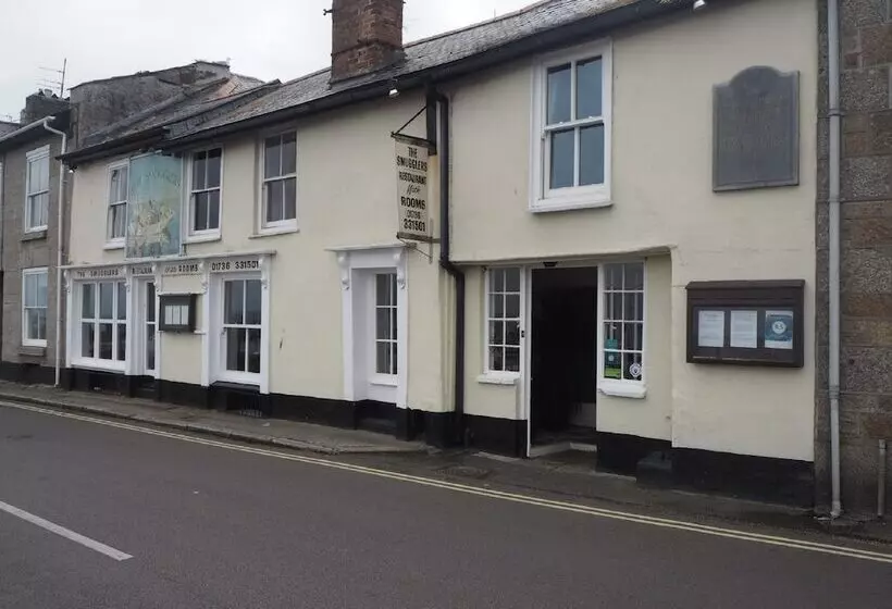 ペンション The Smugglers