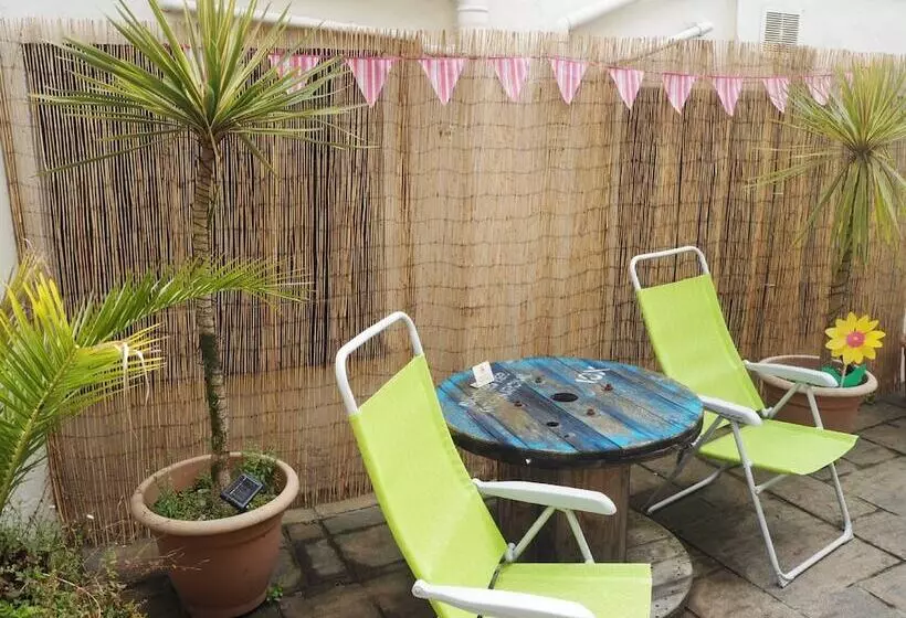 ペンション The Smugglers